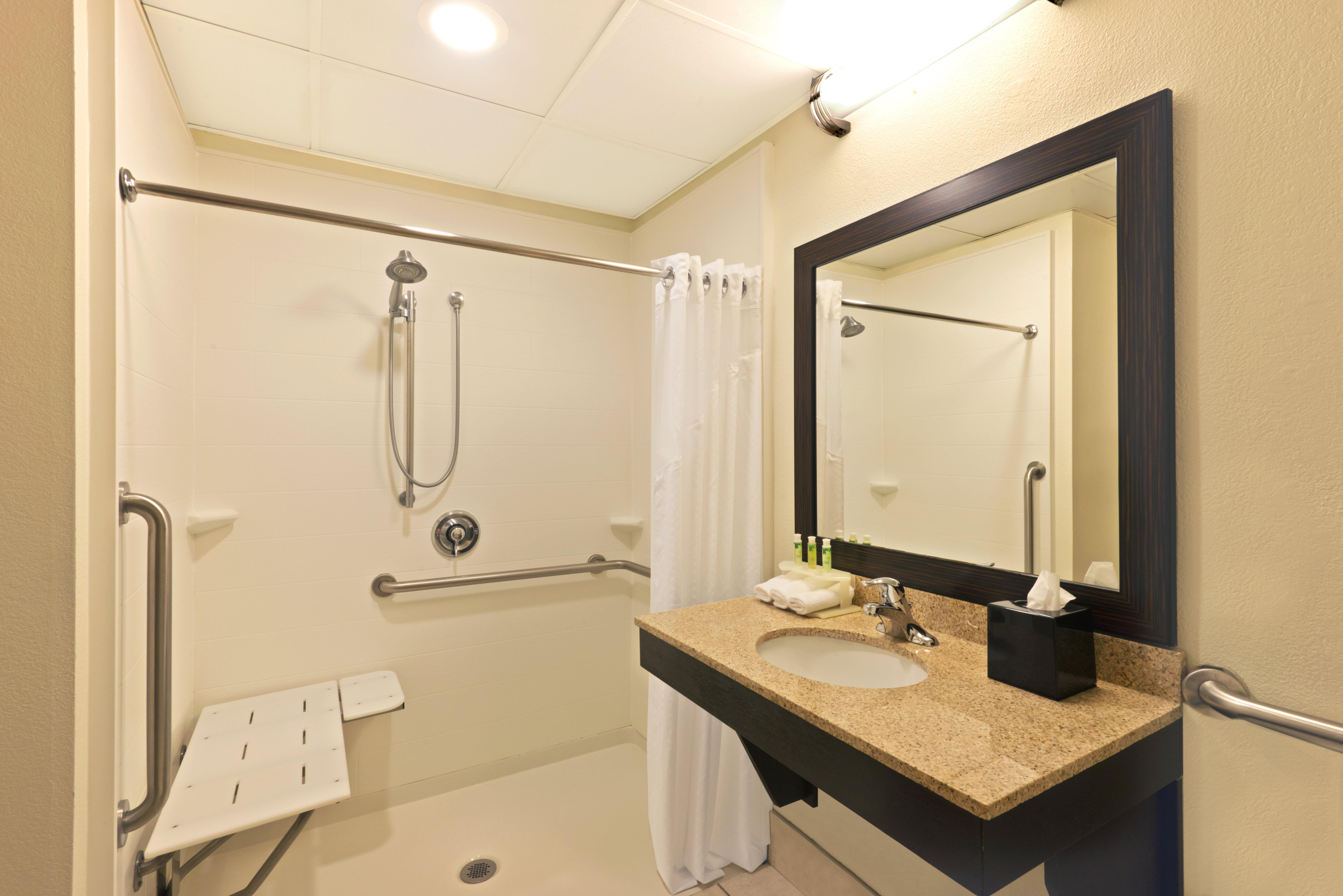 Holiday Inn Express Hotel & Suites Colby By Ihg Exteriér fotografie