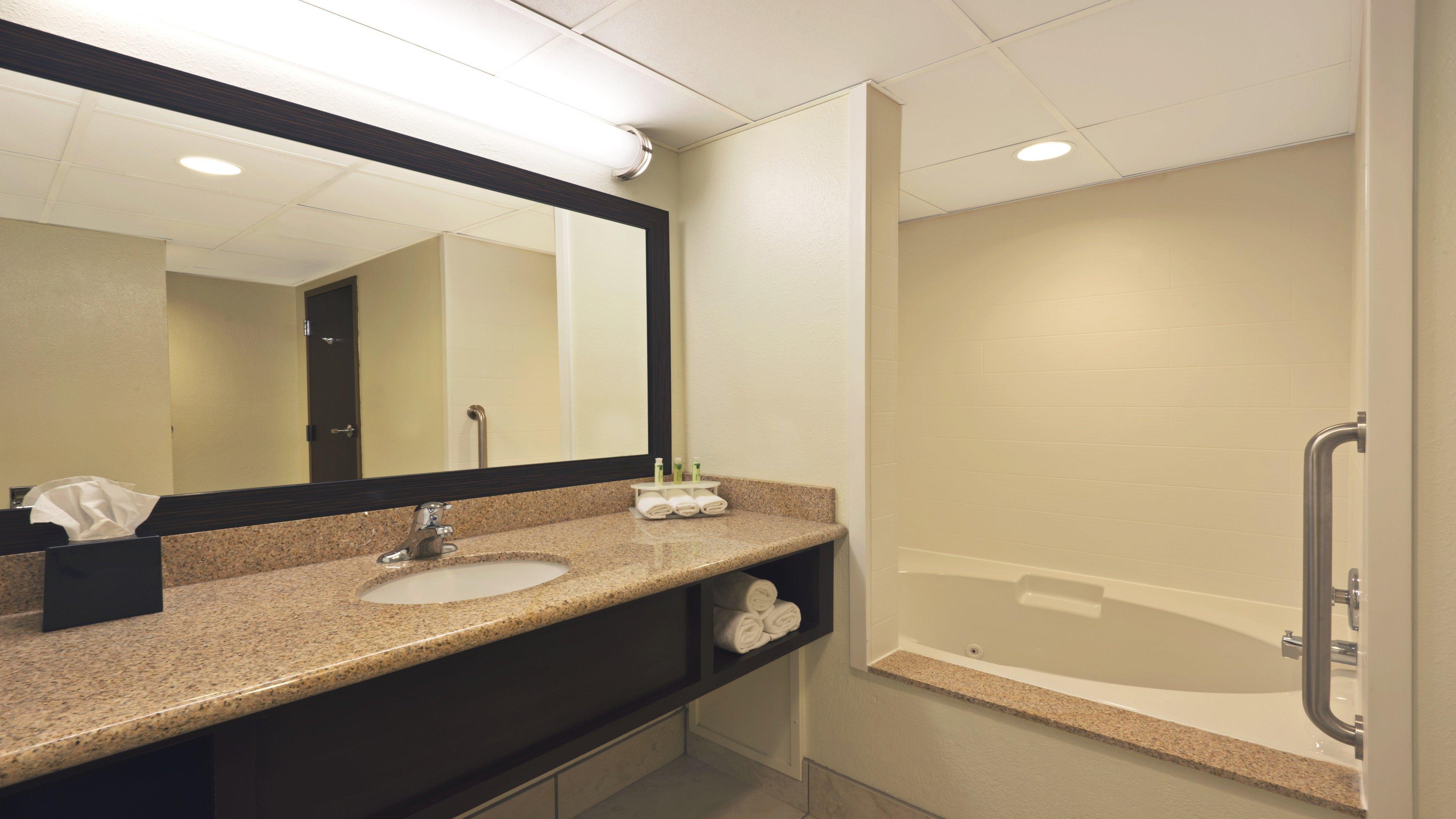 Holiday Inn Express Hotel & Suites Colby By Ihg Exteriér fotografie