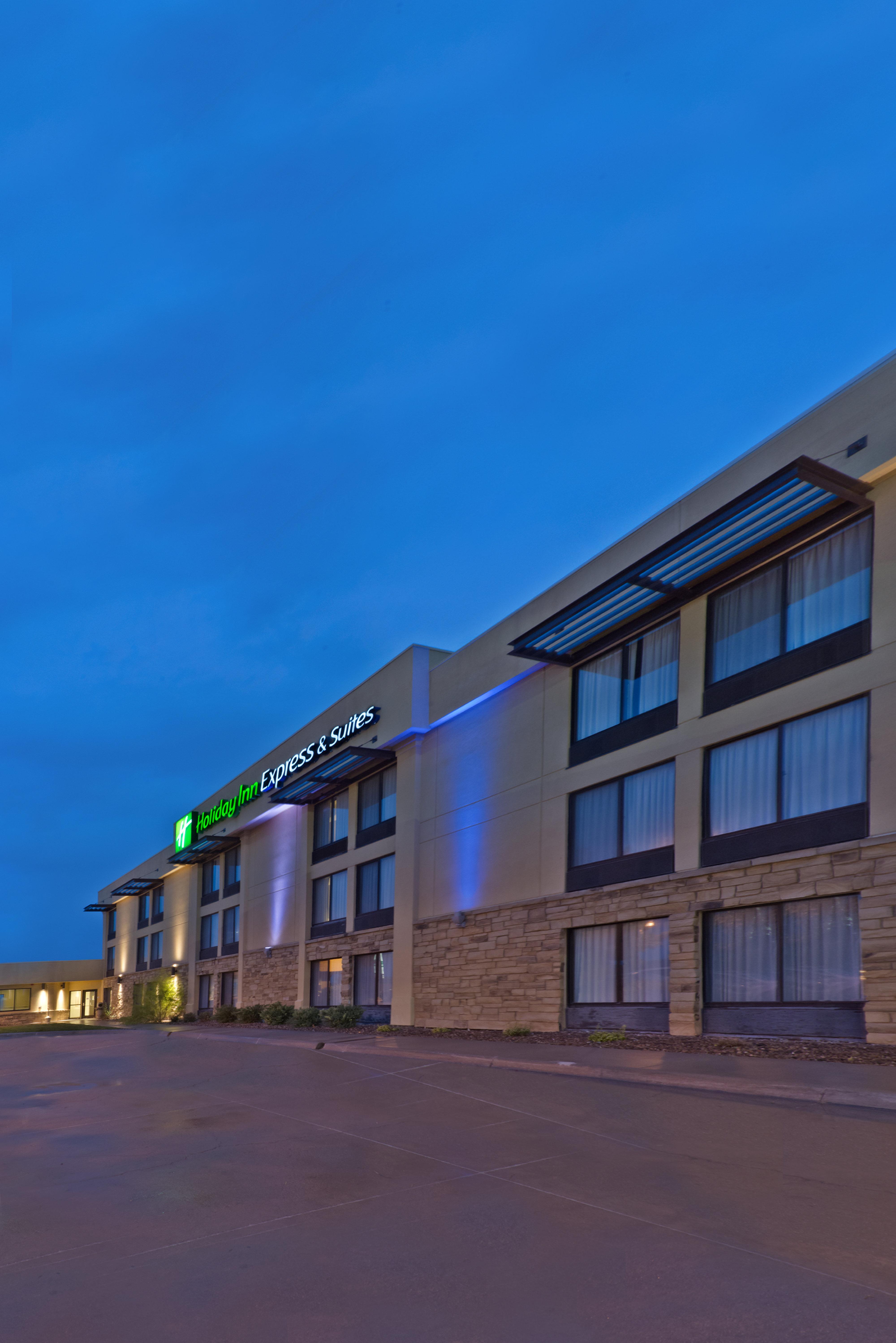 Holiday Inn Express Hotel & Suites Colby By Ihg Exteriér fotografie