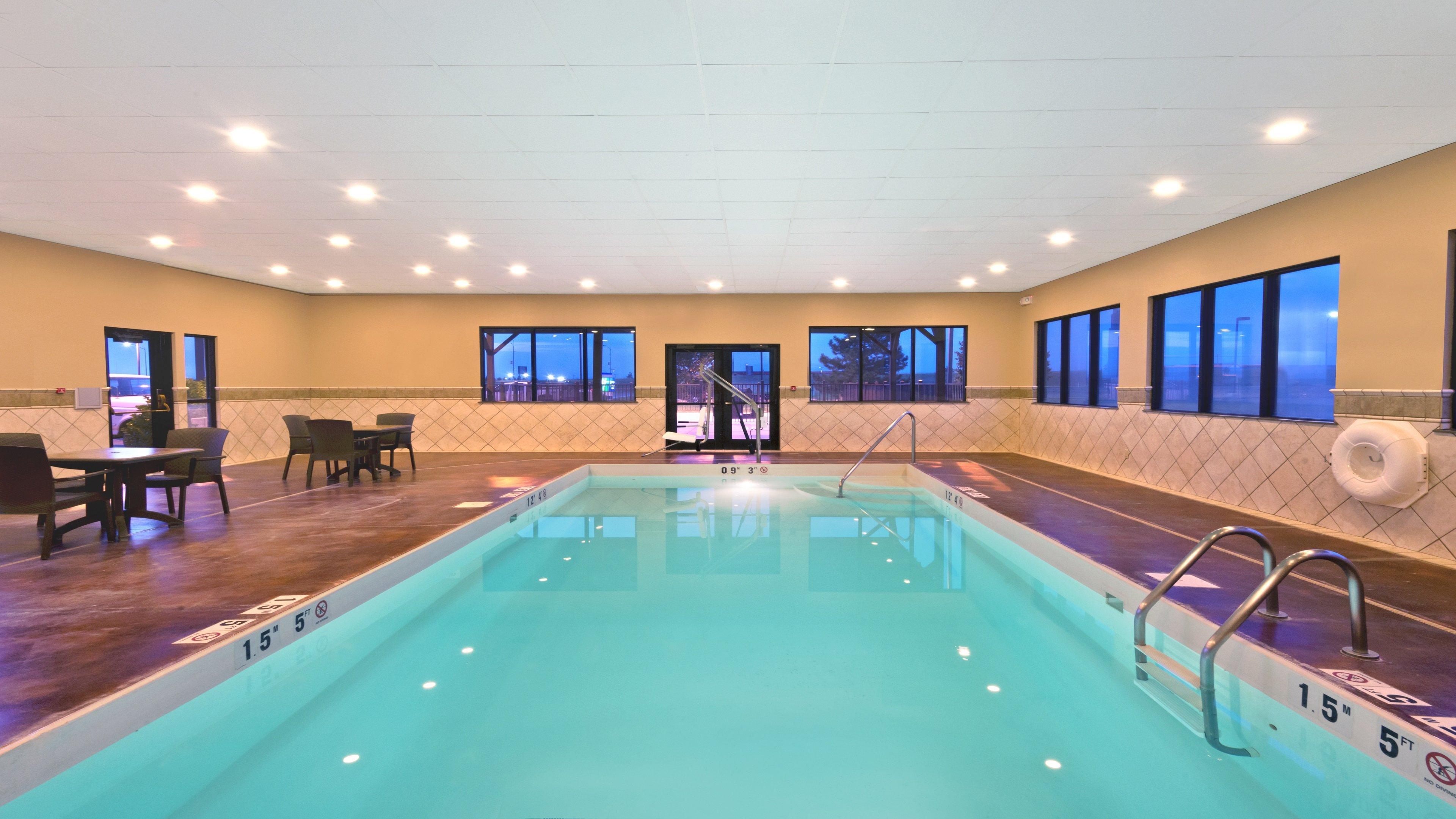 Holiday Inn Express Hotel & Suites Colby By Ihg Exteriér fotografie