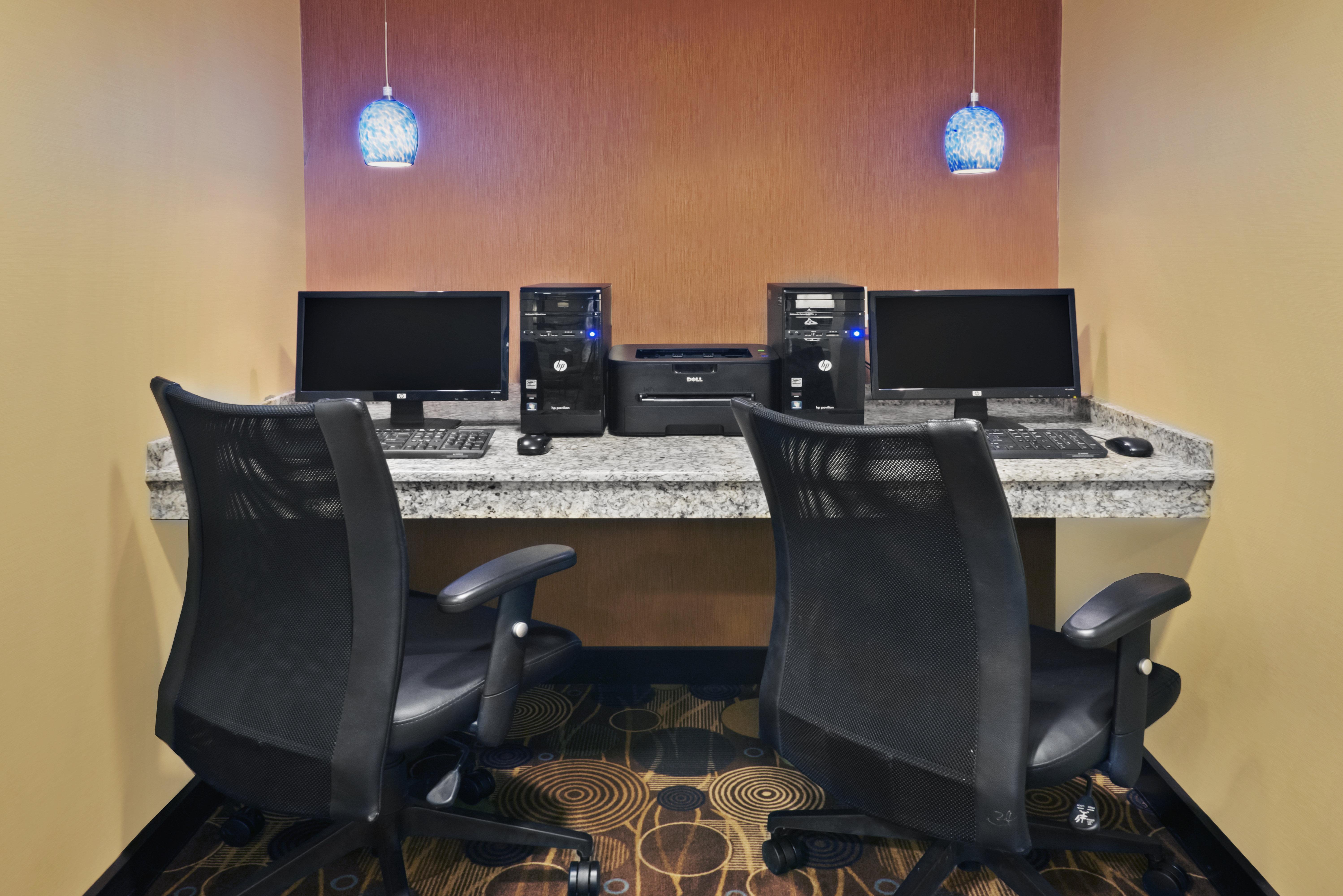 Holiday Inn Express Hotel & Suites Colby By Ihg Exteriér fotografie