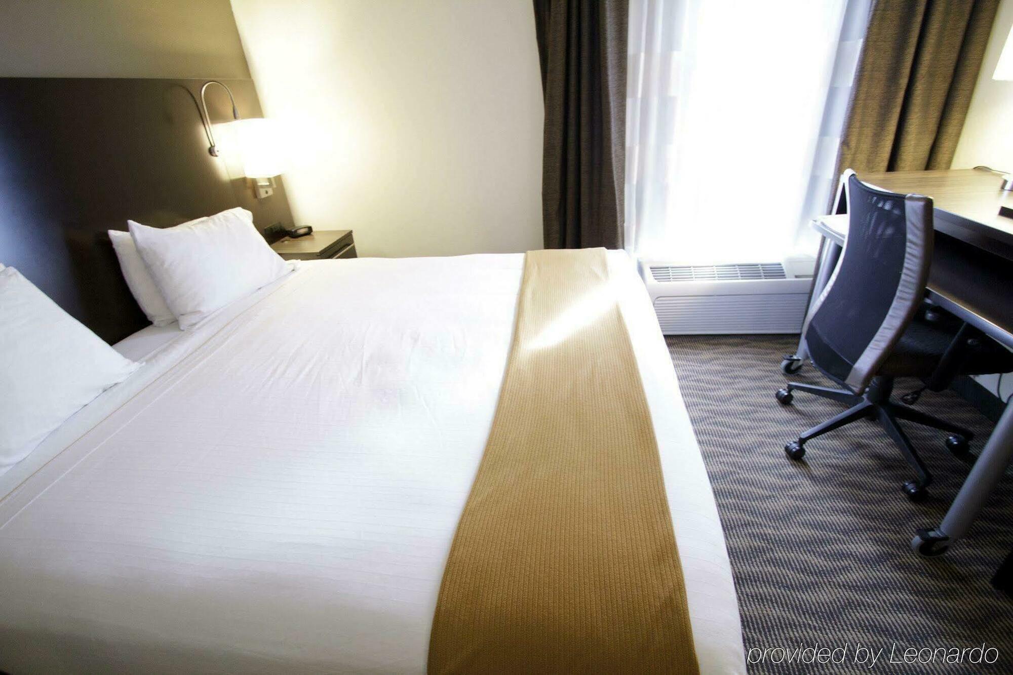 Holiday Inn Express Hotel & Suites Colby By Ihg Exteriér fotografie