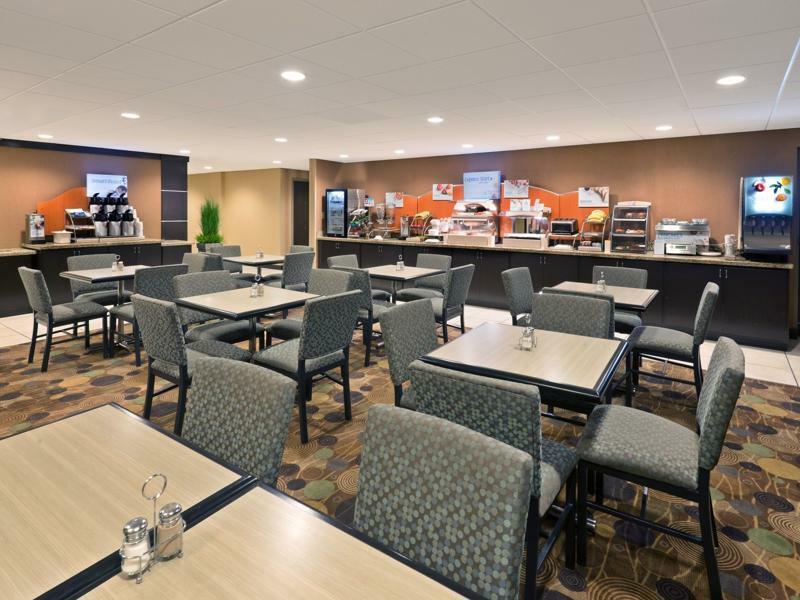 Holiday Inn Express Hotel & Suites Colby By Ihg Exteriér fotografie