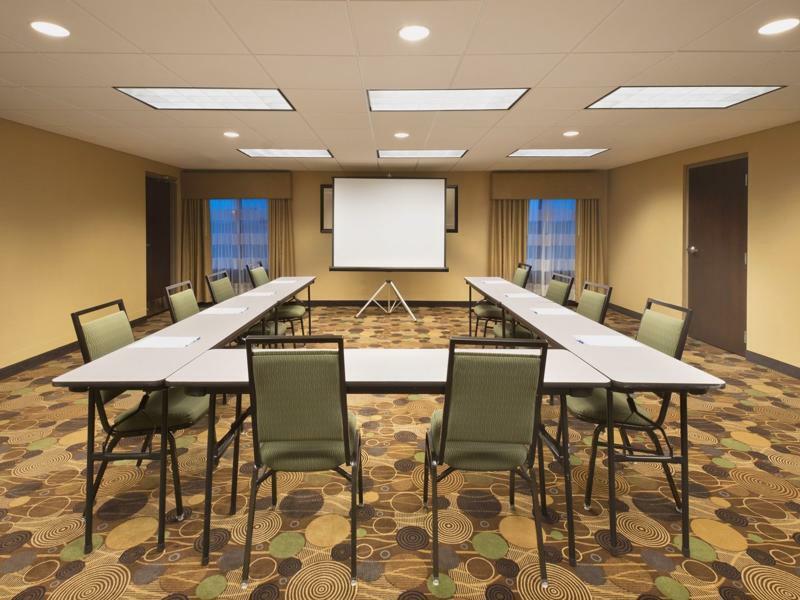 Holiday Inn Express Hotel & Suites Colby By Ihg Exteriér fotografie
