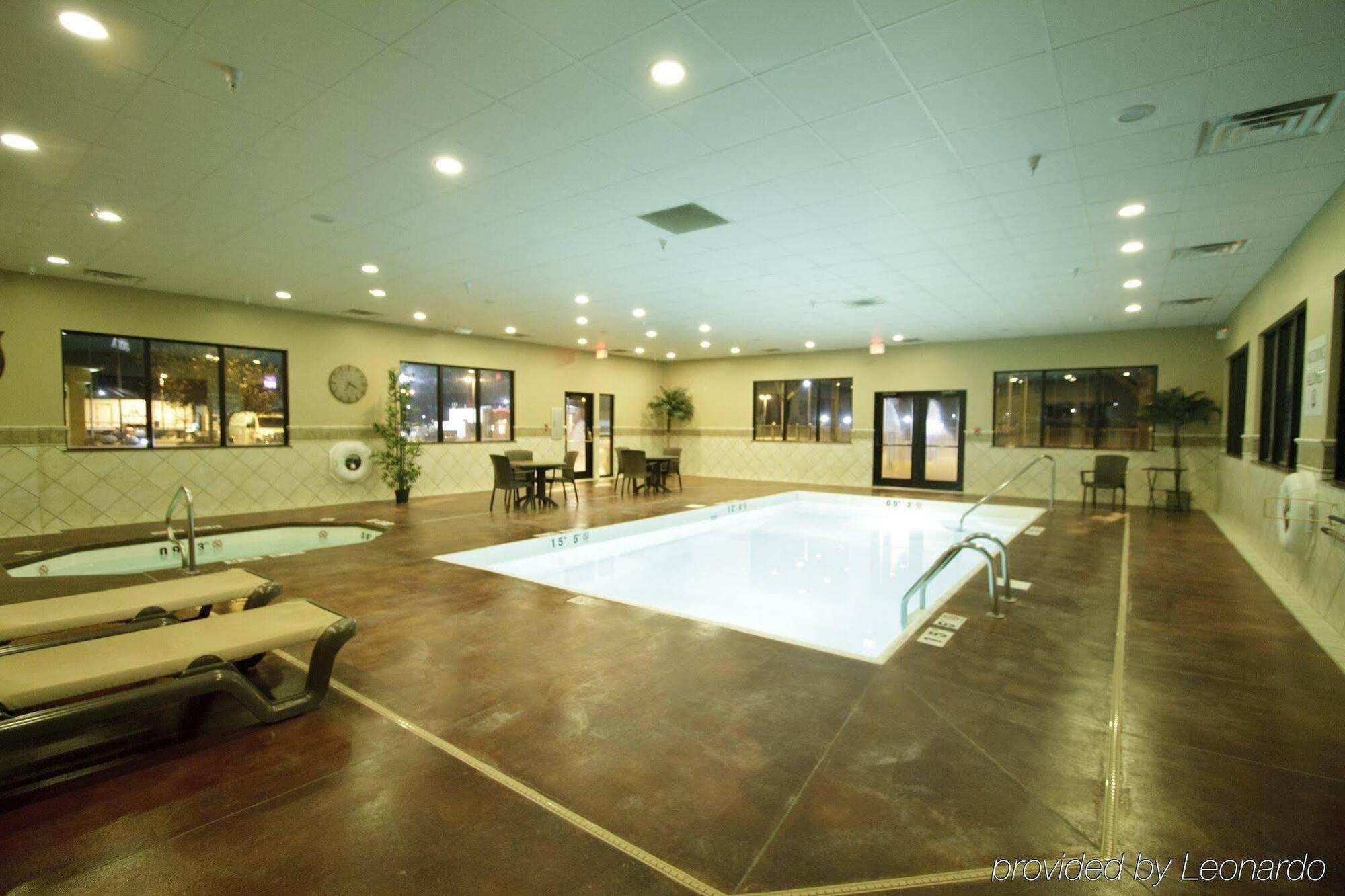 Holiday Inn Express Hotel & Suites Colby By Ihg Exteriér fotografie